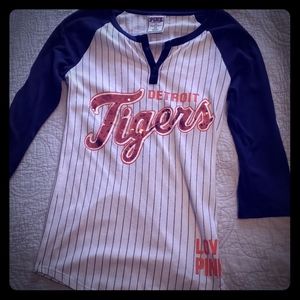 Tigers shirt VS